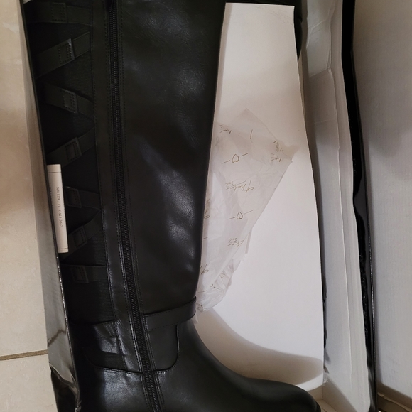 Shoes - Picture 2 of 6